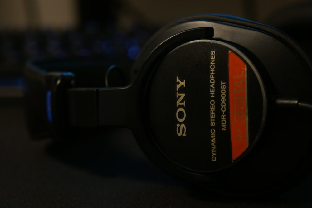 MDR-CD900ST』SONYが生んだ世界標準モニターヘッドフォンをレビュー